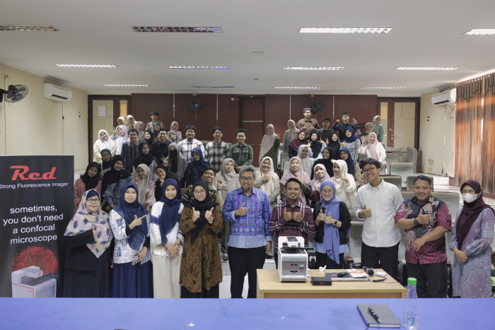 Workshop illuminating Cells Kenalkan Teknologi Mikroskop Fluoresensi melalui Sesi Teori dan Praktik