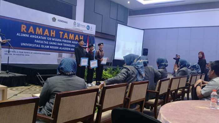 Mahasiswa Kimia Raih Predikat Lulusan Terbaik FST UINAM: Nur Rokhmah Sr Sidha, S.Si Bawa Pesan Penuh Makna di Ramah Tamah Angkatan 120