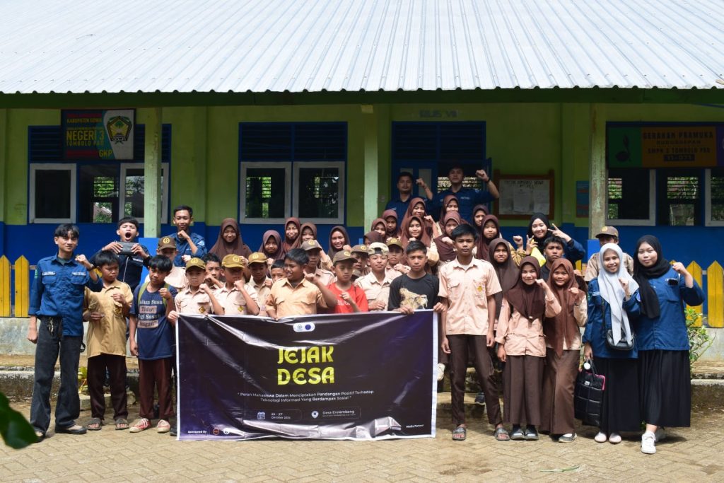 HMJ Sistem Informasi UIN Alauddin Makassar Sukses Gelar ‘Jejak Desa’: Mahasiswa Perkenalkan Teknologi Berdampak Sosial di Dusun Erelembang